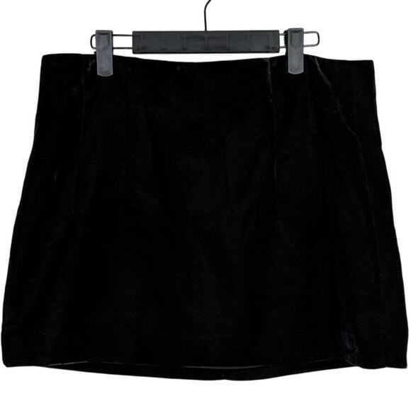 NWT Zara Soft Velvet Velour Straight Mini Skirt Zip Up Closure L Black #3823 - Picture 2 of 15